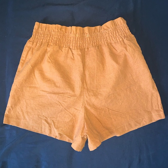 Heart & Hips high waisted shorts with buttons - Picture 2 of 4